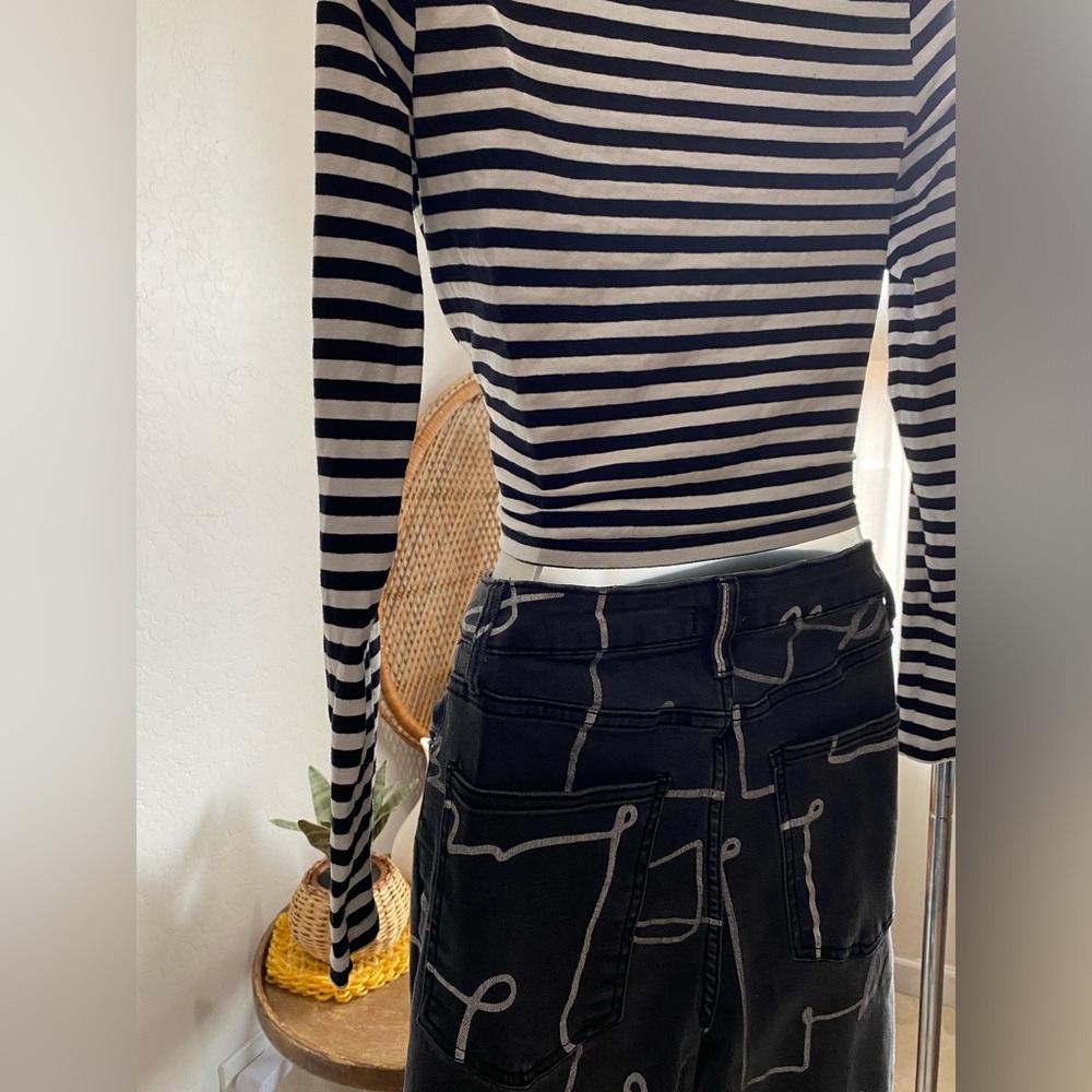 High Rise Wide Scribble Jeans - Picture 7 of 10